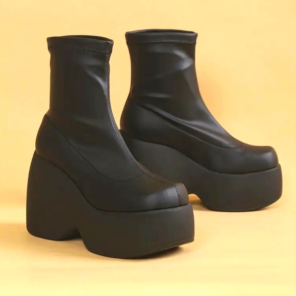 Soldd Ladies chunky platform boots sz 7.5 - Picture 8 of 16